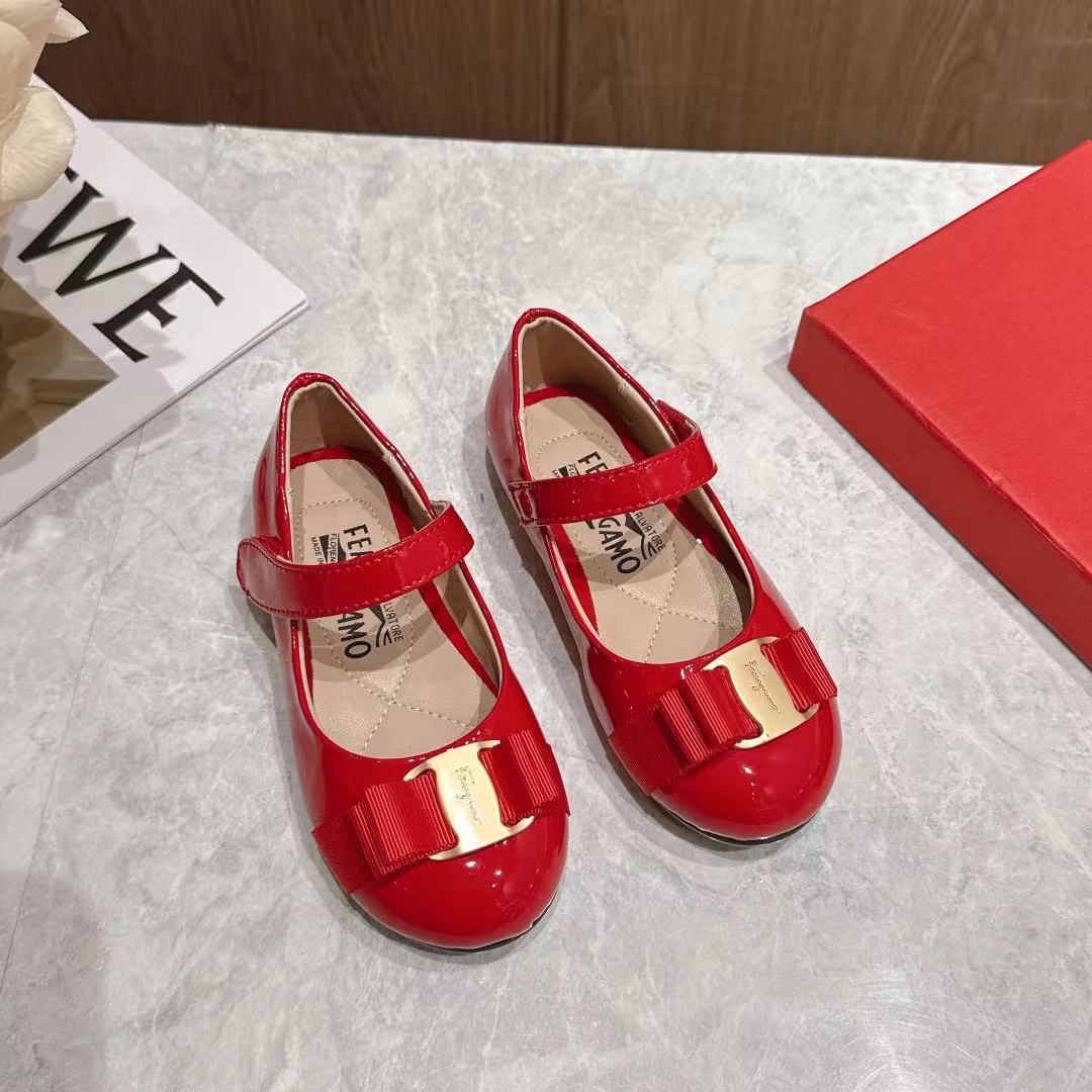Children's shoes child